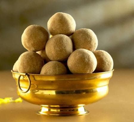 Sunundalu — round Andhra urad dal laddus in white bowl, pale cream color